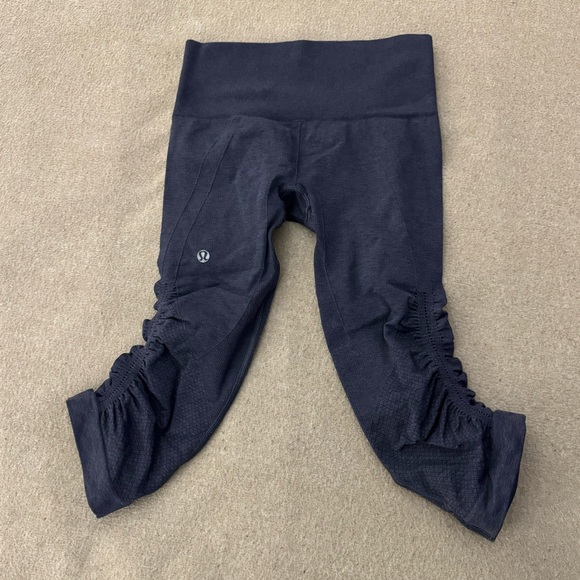 lululemon athletica Pants - Lululemon In the Flow Crop IIII Sz 4 Ribbed Stretch Leggings Knee Length Ruched